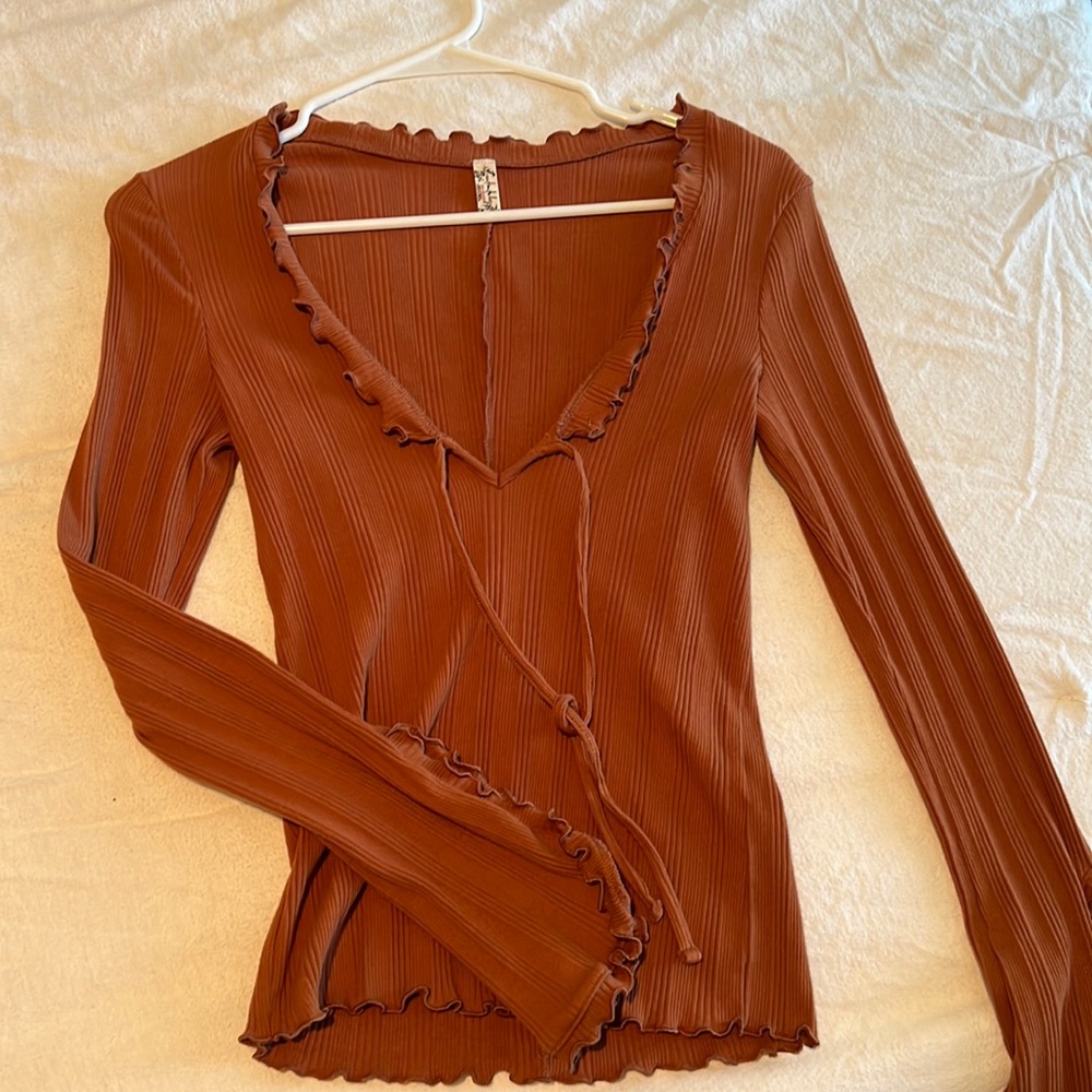 Free people shirt. Sleeve detail.